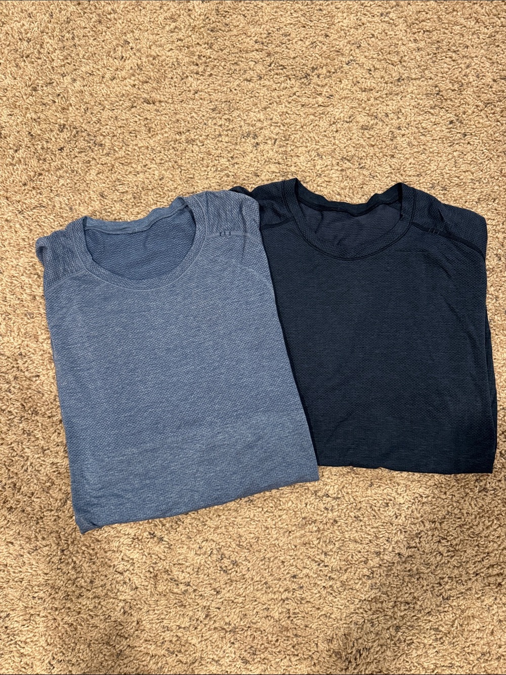 Lululemon Men’s metal vent size large-light blue and navy